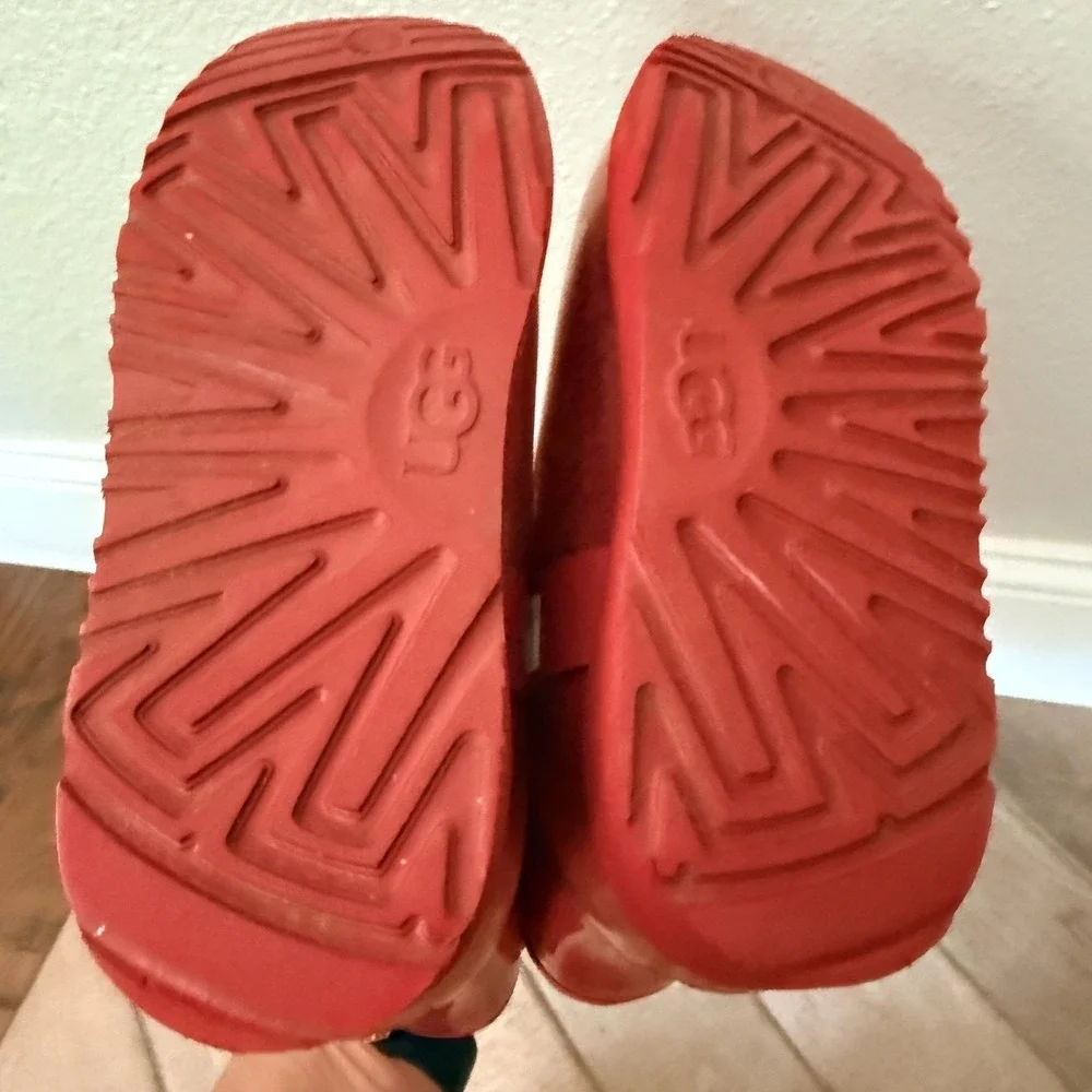 UGG Classic Clear Mini Boots Youth Size 5 Red Waterproof Ankle Rain Fleece Lined